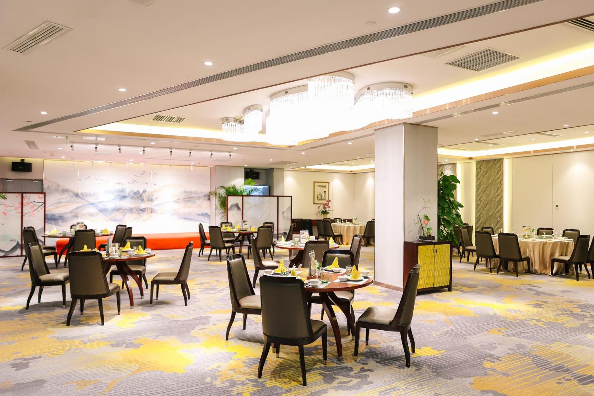 Wuhan Jin Jiang International Hotel Exterior foto