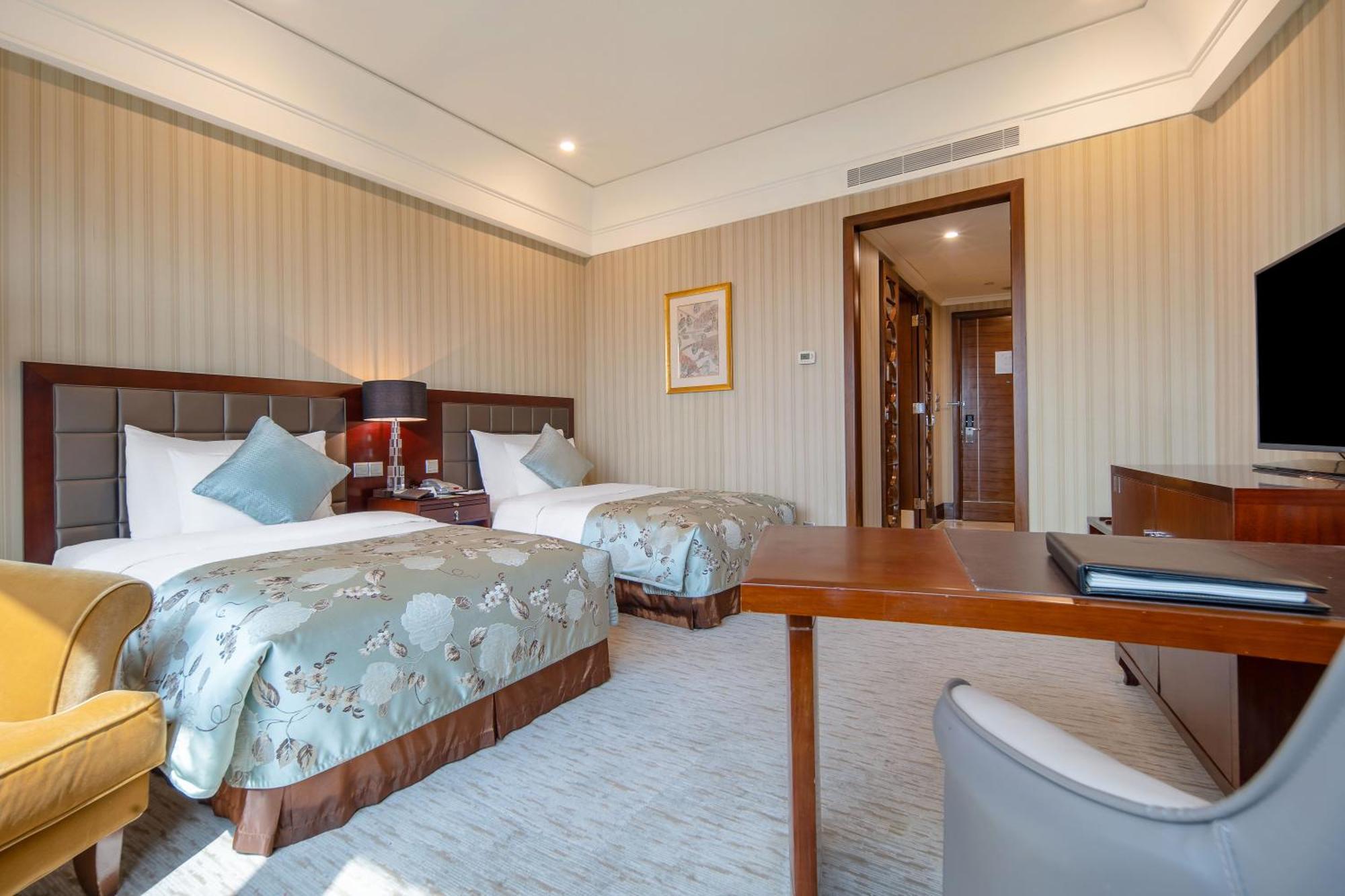 Wuhan Jin Jiang International Hotel Exterior foto