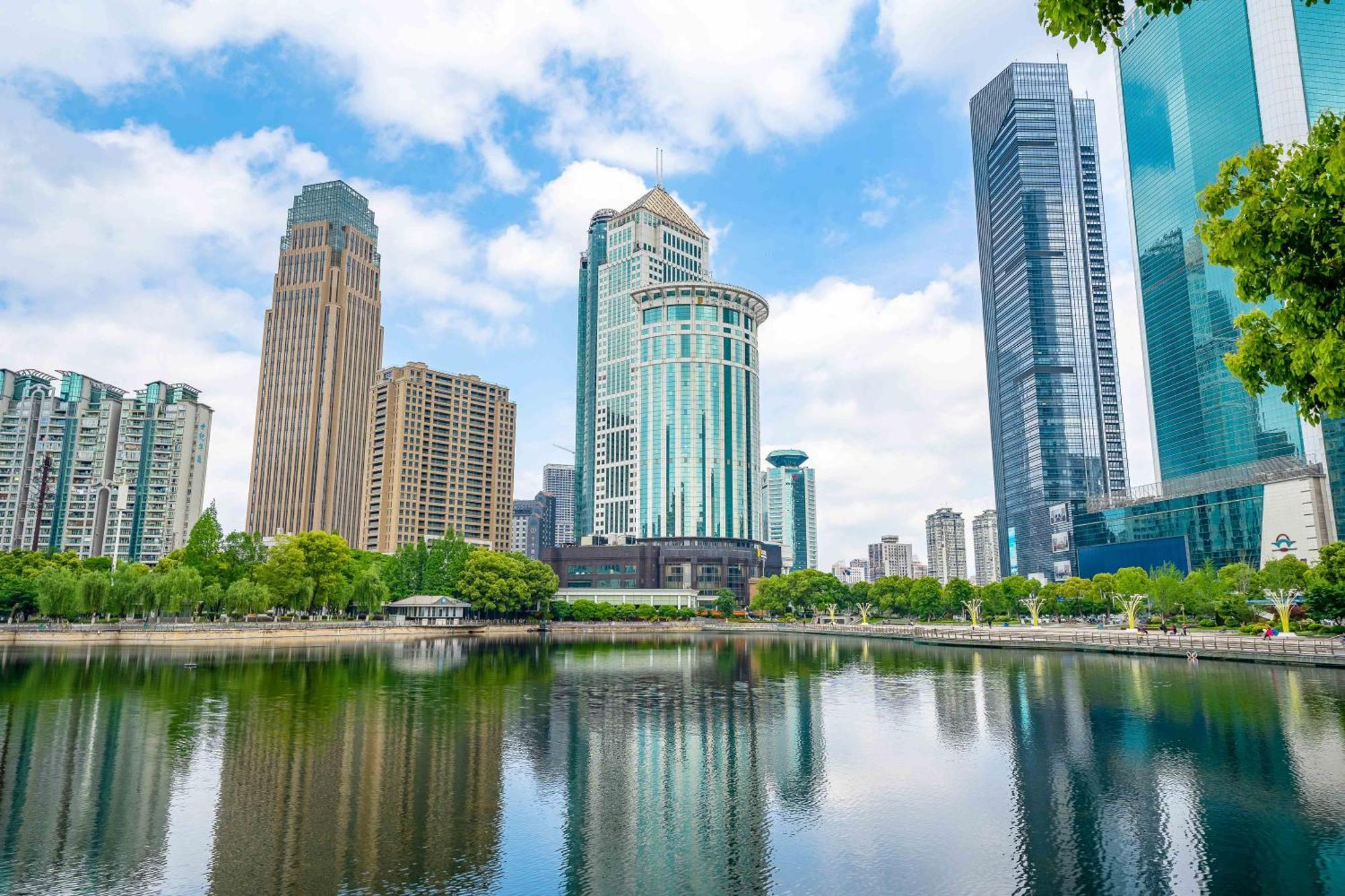 Wuhan Jin Jiang International Hotel Exterior foto